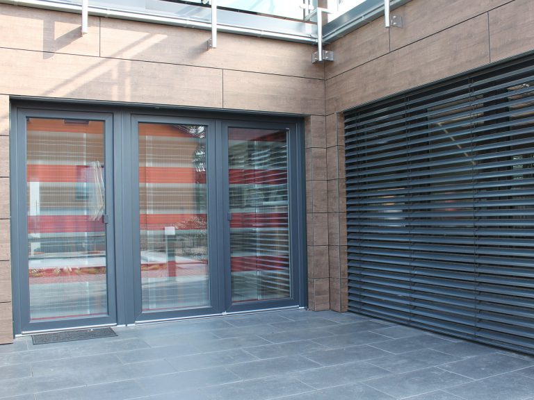 Fenster:Schüco Fenster, Kunsstofffenster, Aluminiumfenster, moderne Fenster, Fensterplanung - Rollläden / Raffstore:Growe, Alulux, Vorsatzrolladen, Aufsatzrolladen, sichere Rolladen - Sonnenschutz:Textiler Sonnenschutz, Sonnenschutz - ein Produkt der Altermann GmbH, Halle (Saale)