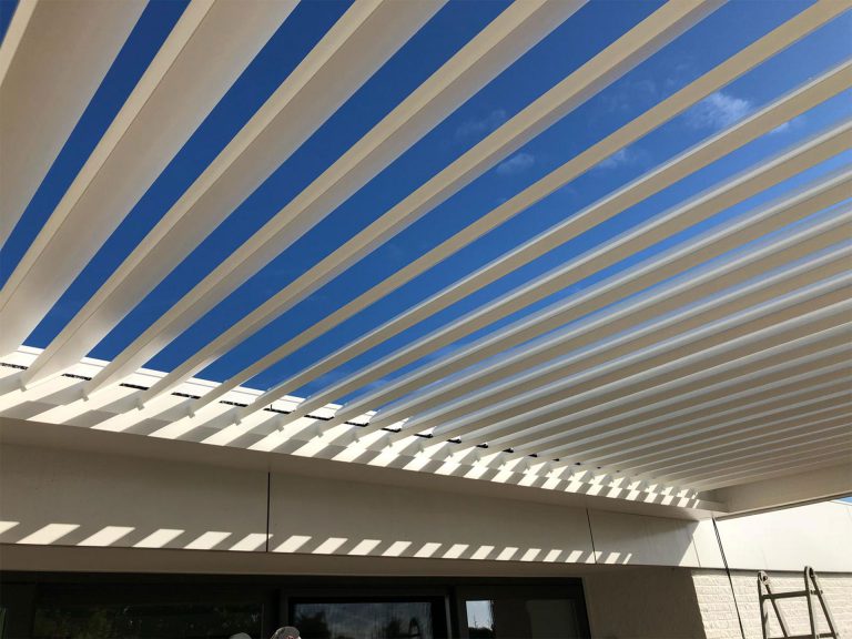 Lamellendächer:Renson, Camargue, Algarve, Lammellendächer, Lattendächer, Drehlamellen, Sky - Terrassendächer:Glasdächer, Terrassendächer, Renson, Sonnenschutz - ein Produkt der Altermann GmbH, Halle (Saale)