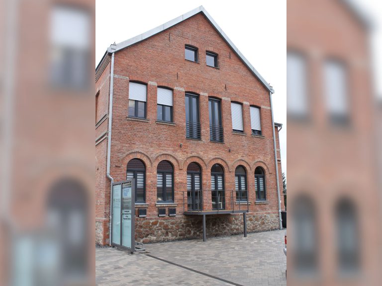 Fenster:Schüco Fenster, Kunsstofffenster, Aluminiumfenster, moderne Fenster, Fensterplanung - Rollläden / Raffstore:Growe, Alulux, Vorsatzrolladen, Aufsatzrolladen, sichere Rolladen - Sonnenschutz:Textiler Sonnenschutz, Sonnenschutz - ein Produkt der Altermann GmbH, Halle (Saale)
