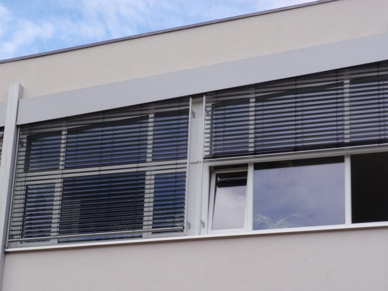 Fenster:Schüco Fenster, Kunsstofffenster, Aluminiumfenster, moderne Fenster, Fensterplanung - Rollläden / Raffstore:Growe, Alulux, Vorsatzrolladen, Aufsatzrolladen, sichere Rolladen - Sonnenschutz:Textiler Sonnenschutz, Sonnenschutz - ein Produkt der Altermann GmbH, Halle (Saale)