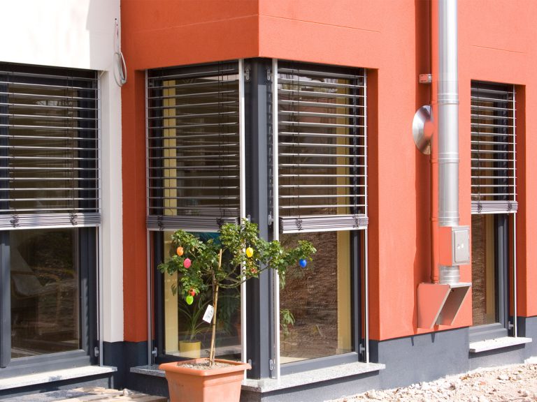 Fenster:Schüco Fenster, Kunsstofffenster, Aluminiumfenster, moderne Fenster, Fensterplanung - Rollläden / Raffstore:Growe, Alulux, Vorsatzrolladen, Aufsatzrolladen, sichere Rolladen - Sonnenschutz:Textiler Sonnenschutz, Sonnenschutz - ein Produkt der Altermann GmbH, Halle (Saale)