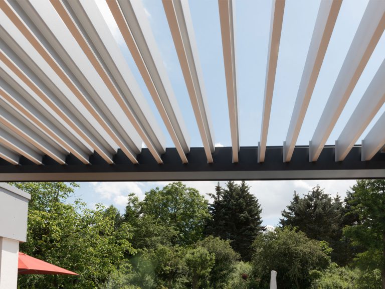 Lamellendächer:Renson, Camargue, Algarve, Lammellendächer, Lattendächer, Drehlamellen, Sky - Terrassendächer:Glasdächer, Terrassendächer, Renson, Sonnenschutz - ein Produkt der Altermann GmbH, Halle (Saale)