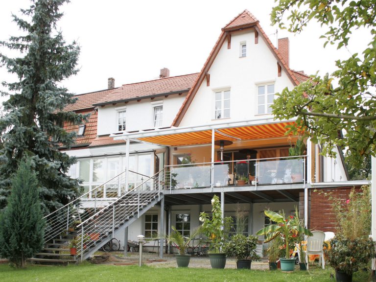 Markisen:Markilux, Pergola, Gelenkarmmarkisen, Kassettenmarkisen, Markisentuch, MX 3,  - Glasdächer:TS Aluminium, regionale Fertigung, Terrassendächer, Glashaus,  - Sonnenschutz:Textiler Sonnenschutz, Sonnenschutz - Terrassendächer:Glasdächer, Terrassendächer, Renson, Sonnenschutz - ein Produkt der Altermann GmbH, Halle (Saale)