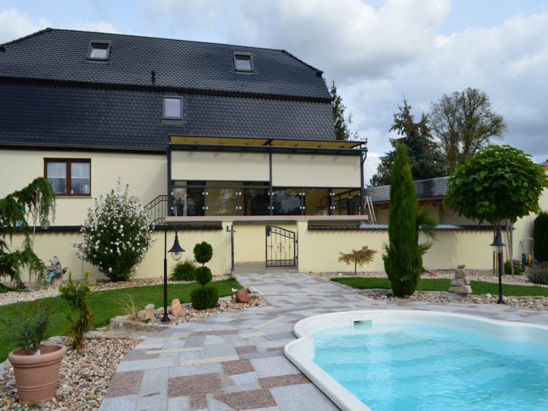 Markisen:Markilux, Pergola, Gelenkarmmarkisen, Kassettenmarkisen, Markisentuch, MX 3,  - Glasdächer:TS Aluminium, regionale Fertigung, Terrassendächer, Glashaus,  - Screens:Renson, Textiler Sonnenschutz, Fix Sreen, Zip Screen, Minimal Screen, Privaty Screen, Serge Screen - Sonnenschutz:Textiler Sonnenschutz, Sonnenschutz - Terrassendächer:Glasdächer, Terrassendächer, Renson, Sonnenschutz - ein Produkt der Altermann GmbH, Halle (Saale)