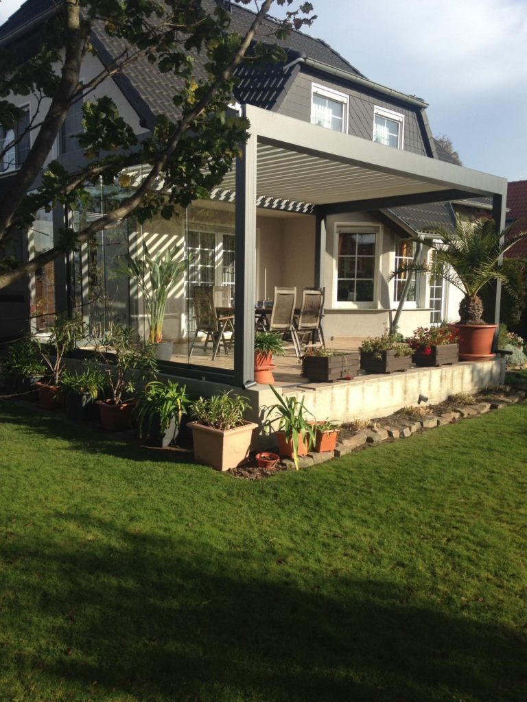 Glasdächer:TS Aluminium, regionale Fertigung, Terrassendächer, Glashaus,  - Lamellendächer:Renson, Camargue, Algarve, Lammellendächer, Lattendächer, Drehlamellen, Sky - ein Produkt der Altermann GmbH, Halle (Saale)