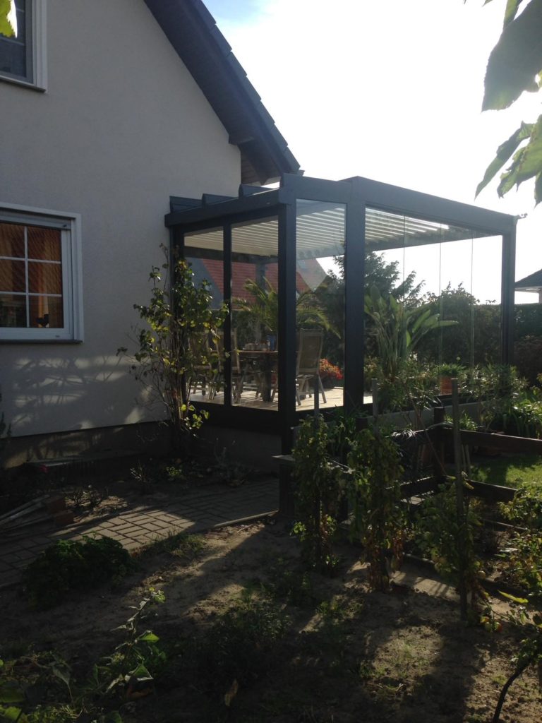Glasdächer:TS Aluminium, regionale Fertigung, Terrassendächer, Glashaus,  - Lamellendächer:Renson, Camargue, Algarve, Lammellendächer, Lattendächer, Drehlamellen, Sky - ein Produkt der Altermann GmbH, Halle (Saale)