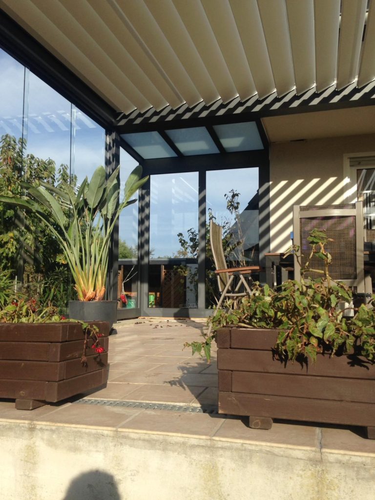 Glasdächer:TS Aluminium, regionale Fertigung, Terrassendächer, Glashaus,  - Lamellendächer:Renson, Camargue, Algarve, Lammellendächer, Lattendächer, Drehlamellen, Sky - ein Produkt der Altermann GmbH, Halle (Saale)