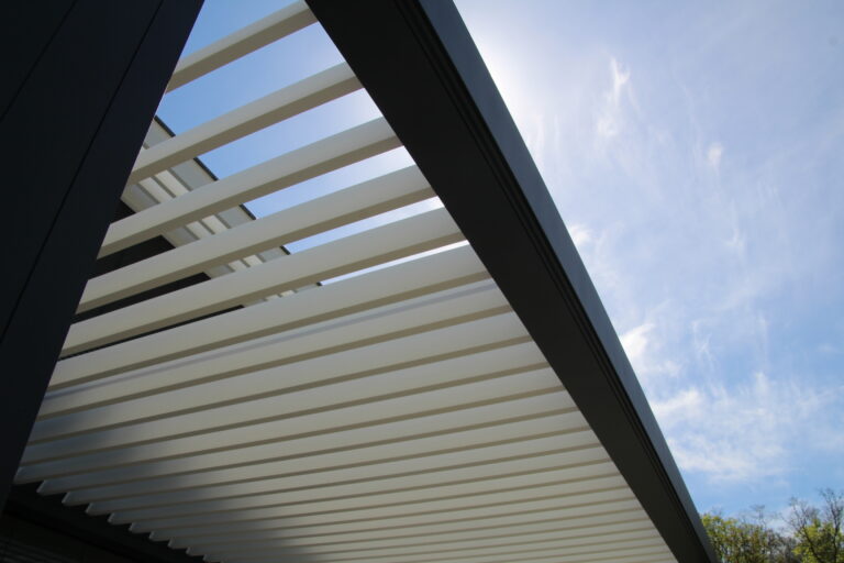 Lamellendächer:Renson, Camargue, Algarve, Lammellendächer, Lattendächer, Drehlamellen, Sky - Terrassendächer:Glasdächer, Terrassendächer, Renson, Sonnenschutz - ein Produkt der Altermann GmbH, Halle (Saale)