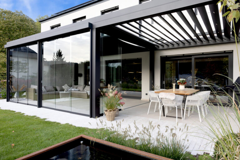 Glasdächer:TS Aluminium, regionale Fertigung, Terrassendächer, Glashaus,  - Lamellendächer:Renson, Camargue, Algarve, Lammellendächer, Lattendächer, Drehlamellen, Sky - ein Produkt der Altermann GmbH, Halle (Saale)