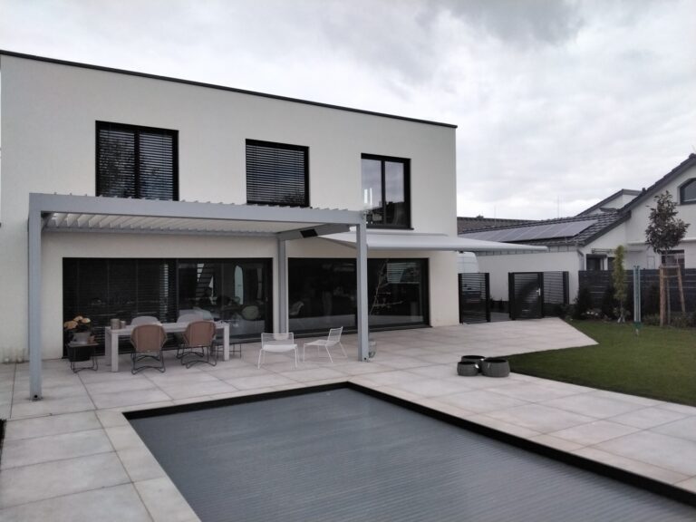 Markisen:Markilux, Pergola, Gelenkarmmarkisen, Kassettenmarkisen, Markisentuch, MX 3,  - Lamellendächer:Renson, Camargue, Algarve, Lammellendächer, Lattendächer, Drehlamellen, Sky - ein Produkt der Altermann GmbH, Halle (Saale)